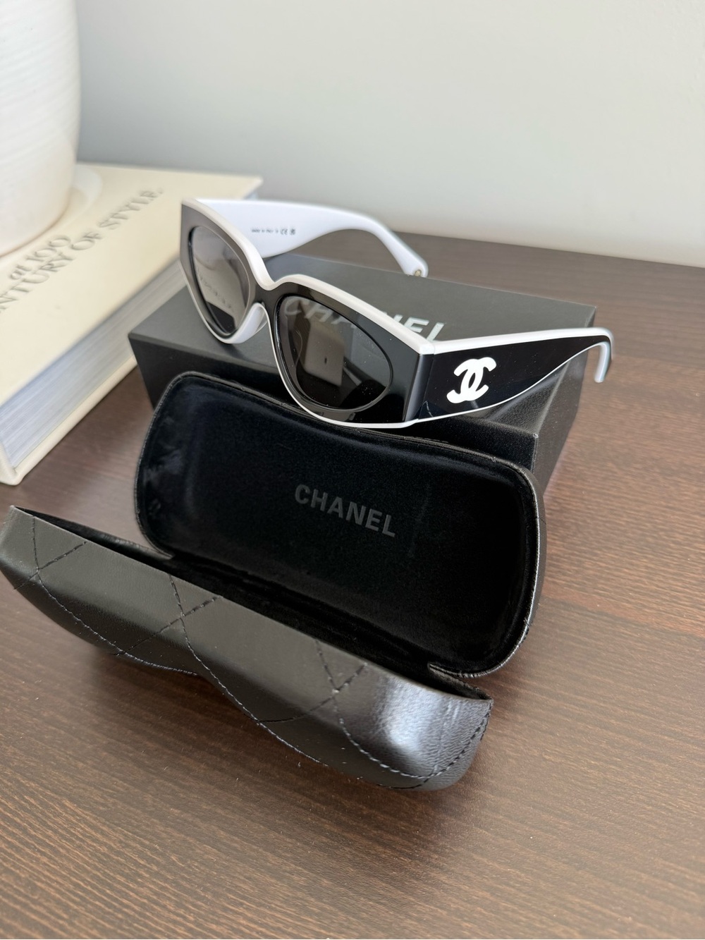 CHANEL Black & White Cat-Eye Sunglasses - Picture 15 of 16